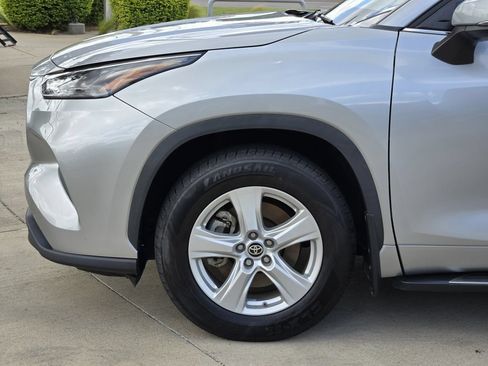 Used 2023 Toyota Highlander L FWD image 7