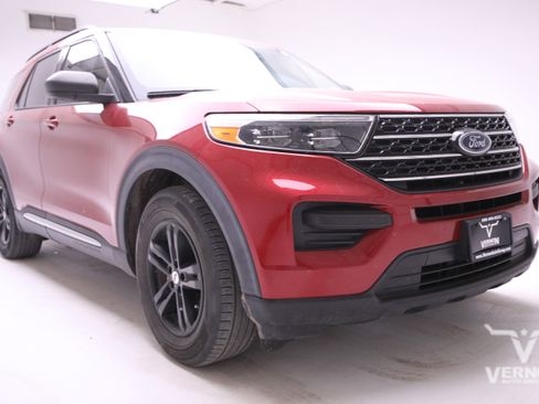 Used 2021 Ford Explorer XLT image 6