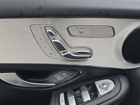 Used 2019 Mercedes-Benz GLC 300 4MATIC image 27