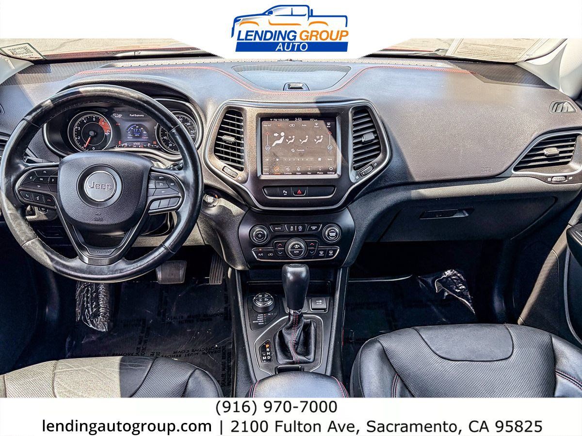 Used 2019 Jeep Cherokee Trailhawk AWD/4WD image 11