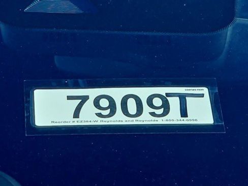 Used 2025 Chevrolet Trax LT w/ Sunroof Package FWD image 34