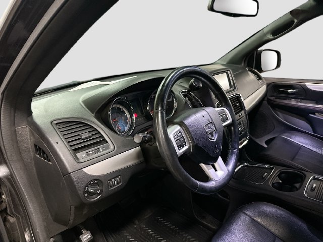 Used 2016 Dodge Grand Caravan R/T w/ Driver Convenience Group FWD image 10
