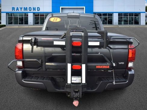 Used 2019 Toyota Tacoma TRD Sport image 4