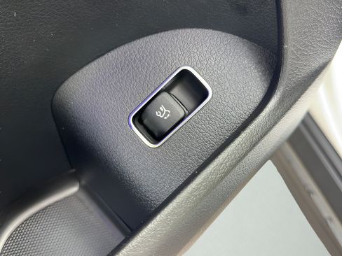 Used 2024 Mercedes-Benz GLS 450 4MATIC image 12