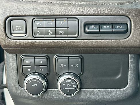 Used 2024 GMC Yukon Denali image 11