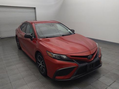 Used 2021 Toyota Camry SE image 13