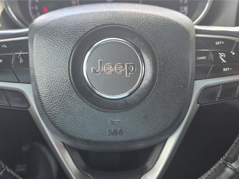 Used 2020 Jeep Grand Cherokee Altitude AWD/4WD image 17