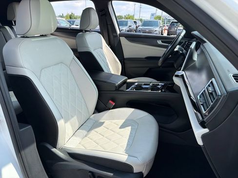 Used 2024 Volkswagen Atlas Cross Sport SEL Premium R-Line AWD/4WD image 29