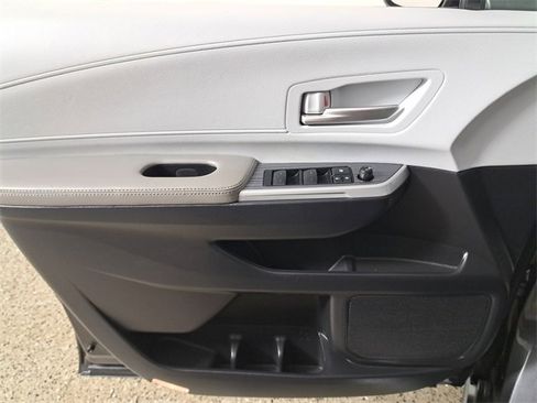 Used 2025 Toyota Sienna XLE image 21