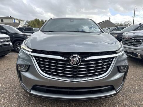 Used 2023 Buick Enclave Essence image 2