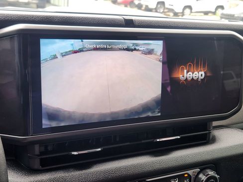 Used 2025 Jeep Wrangler Sport image 20