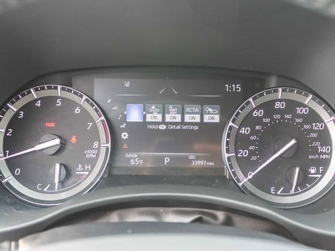 Used 2020 Toyota Highlander XLE image 24