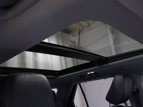 Used 2021 Ford Explorer Limited image 22