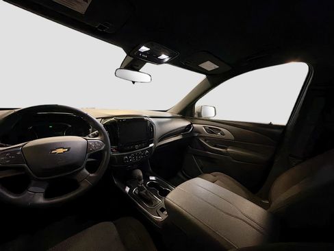 Used 2023 Chevrolet Traverse LT image 24