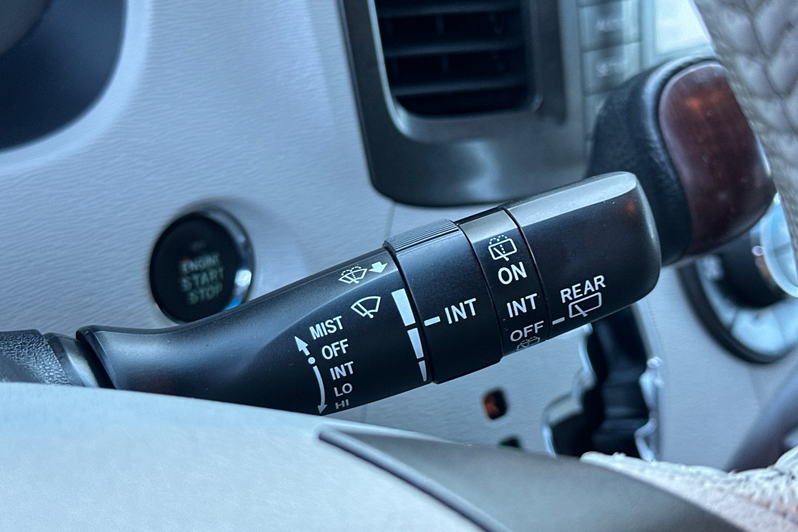 Used 2013 Toyota Sienna XLE w/ Premium Pkg FWD image 40