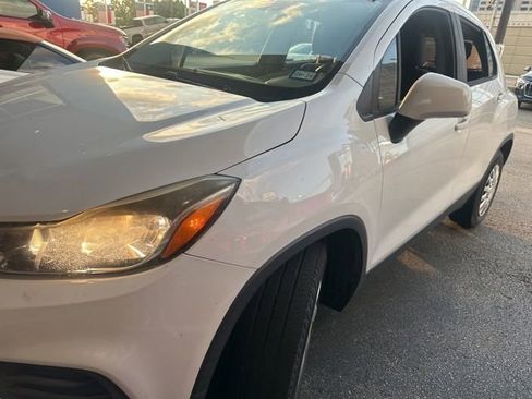 Used 2017 Chevrolet Trax LS FWD image 4