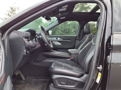 Used 2025 Ford Explorer ST AWD/4WD image 23