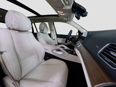 Used 2026 Mercedes-Benz GLS 450 4MATIC image 32