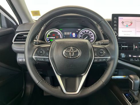 Used 2021 Toyota Camry XLE FWD image 5