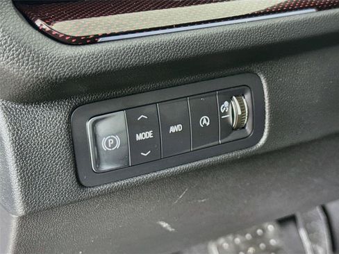 Used 2025 Chevrolet Traverse Z71 AWD/4WD image 12
