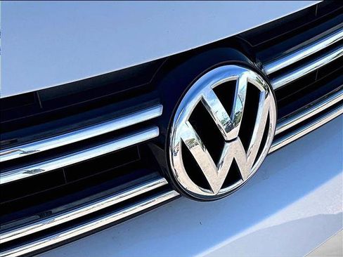 Used 2016 Volkswagen Tiguan R-Line FWD image 27