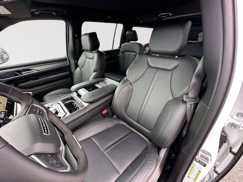 New 2026 Jeep Grand Wagoneer 4WD image 17