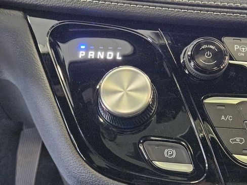New 2025 Chrysler Pacifica Select w/ Fav Edition Package FWD image 24