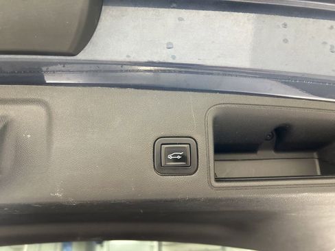 Used 2018 GMC Terrain SLE w/ Driver Convenience Package FWD image 30