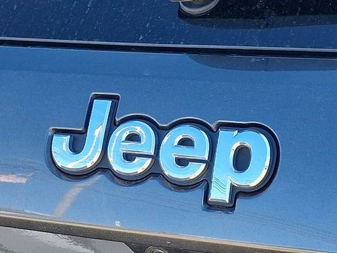 Used 2021 Jeep Grand Cherokee Laredo image 29