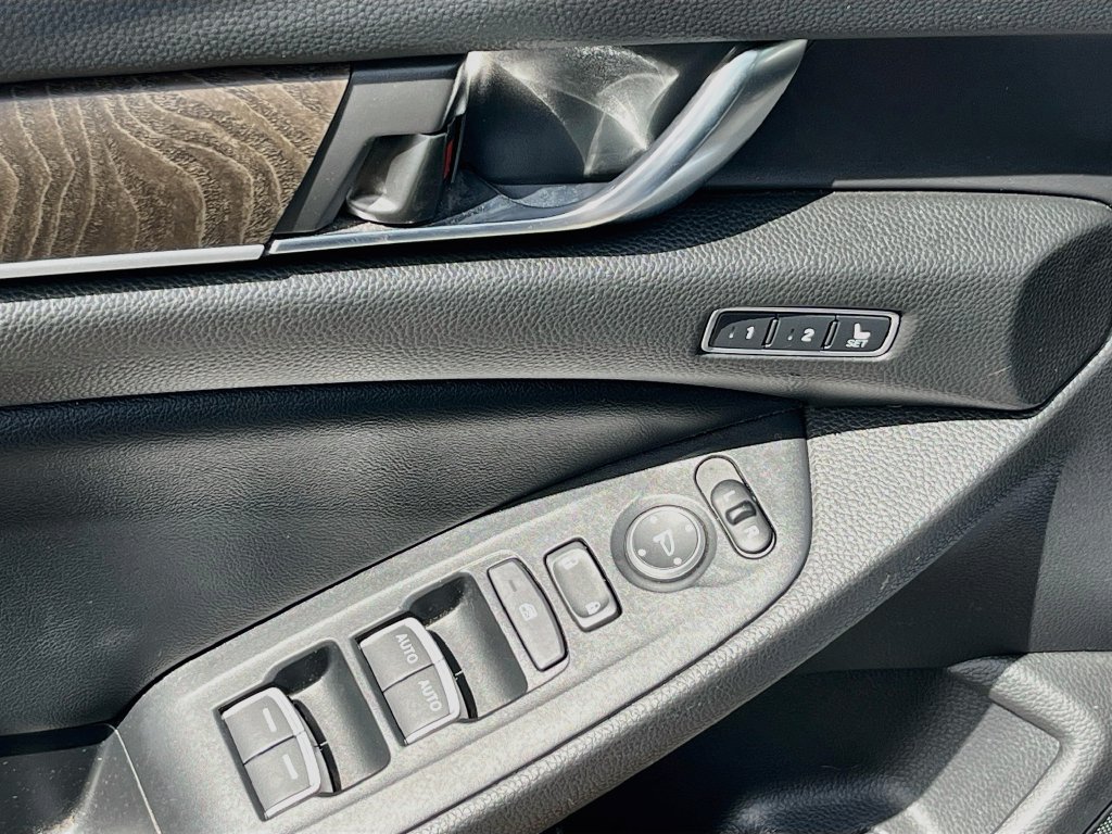 Used 2022 Honda Accord Touring image 17