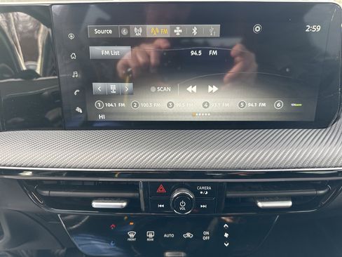 Used 2025 Nissan Kicks SR image 15