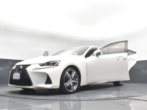 Used 2018 Lexus IS 300 AWD w/ Comfort Package image 29
