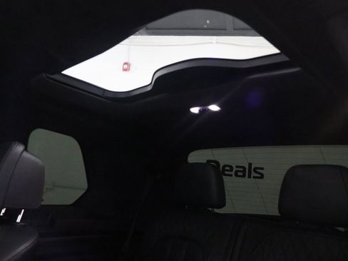 Used 2019 BMW X7 xDrive50i w/ M Sport Package AWD/4WD image 18