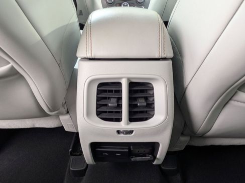 Used 2019 Jeep Cherokee Limited image 21