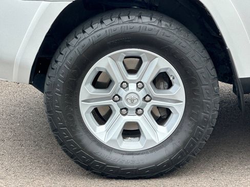 Used 2018 Toyota 4Runner SR5 Premium AWD/4WD image 25