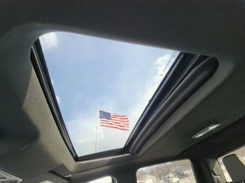 Used 2025 Chevrolet Silverado 2500 ZR2 w/ Technology Package image 33