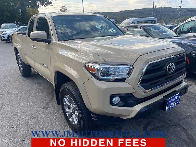 Used 2017 Toyota Tacoma SR5 w/ Tow Package AWD/4WD image 4