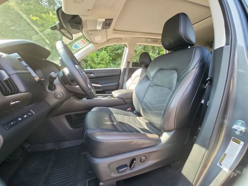 Used 2023 Nissan Pathfinder Platinum image 24