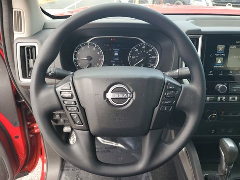 Certified 2025 Nissan Frontier SV RWD image 15