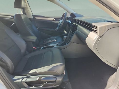 Used 2022 Volkswagen Passat 2.0T SE image 17