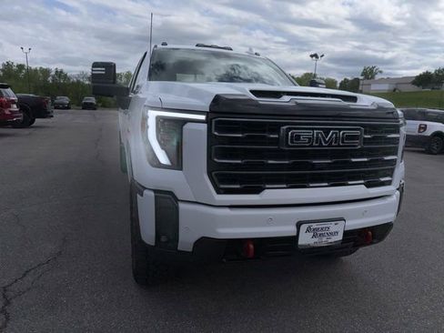 Used 2025 GMC Sierra 2500 AT4 w/ AT4 Premium Plus Package AWD/4WD image 7