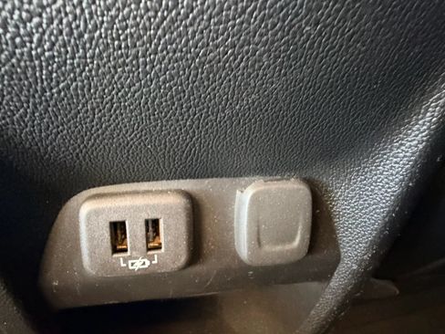 Used 2019 Chevrolet Colorado Z71 RWD image 26