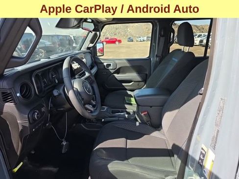 Used 2025 Jeep Wrangler Unlimited Rubicon 4xe AWD/4WD image 5