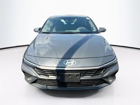 Certified 2024 Hyundai Elantra SE FWD image 7