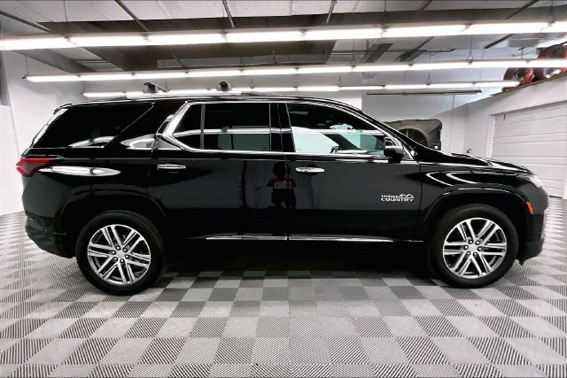 Used 2023 Chevrolet Traverse High Country FWD image 14