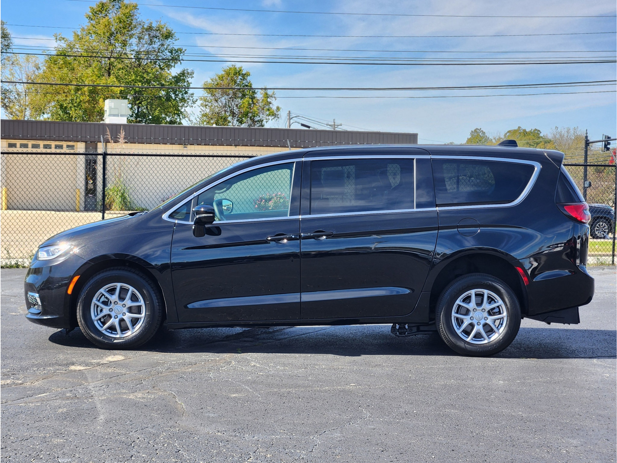 Used 2026 Chrysler Pacifica Select FWD image 22