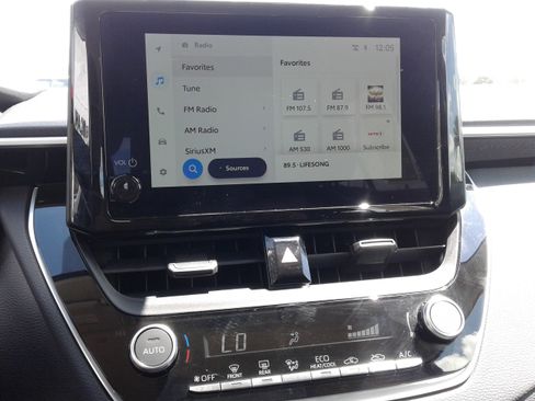 Used 2025 Toyota Corolla LE FWD image 18