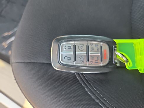 Used 2023 Chrysler Voyager LX FWD image 28