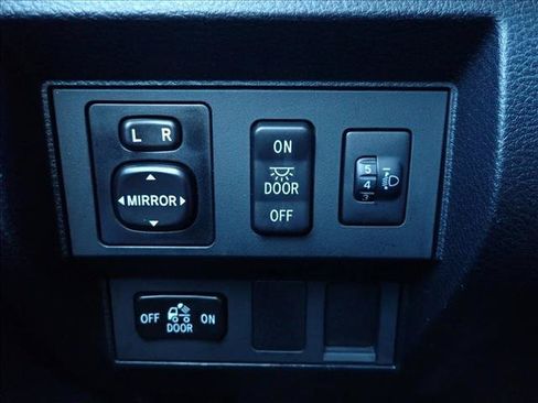 Used 2014 Toyota Tundra SR5 w/ SR5 Upgrade Package AWD/4WD image 21