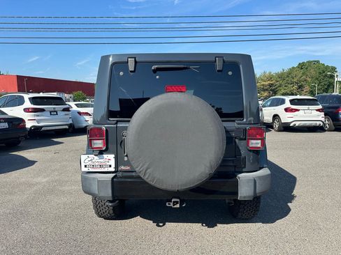 Used 2017 Jeep Wrangler Unlimited Sahara AWD/4WD image 6